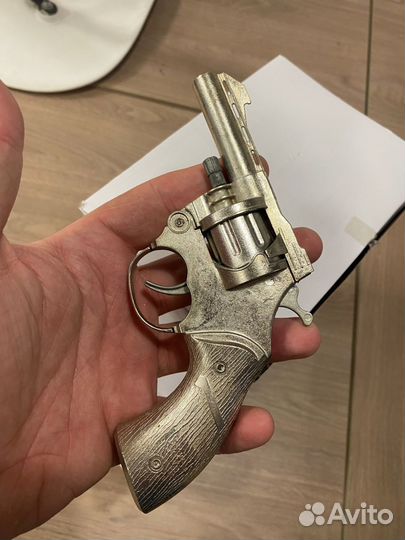Металлический револьвер с 3 коробками пистонов