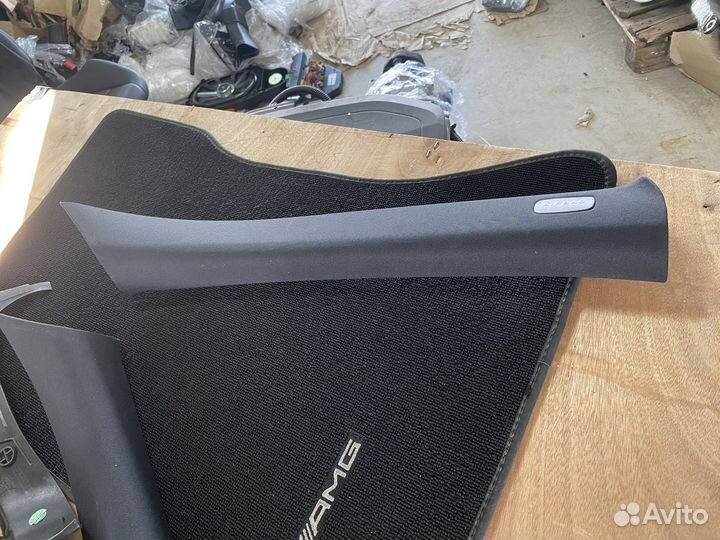 Накладка стойки передняя правая Mercedes w212