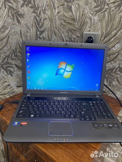 Ноутбук Samsung r525