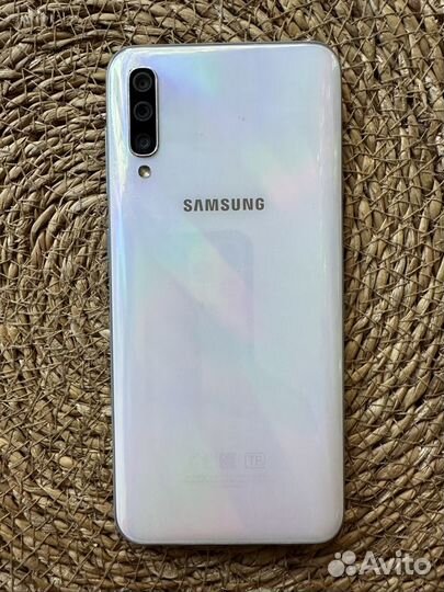 Samsung Galaxy A50, 4/64 ГБ