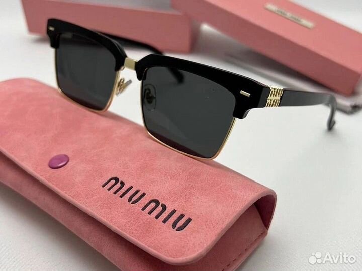 Солнцезащитные очки Miu Miu