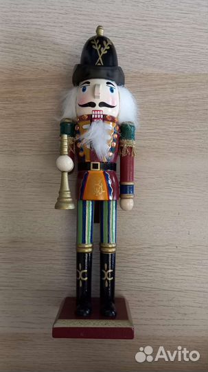 Щелкунчик деревянный