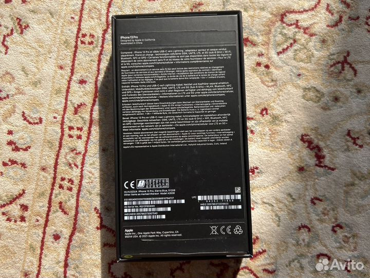 Коробка от iPhone 13 pro голубой