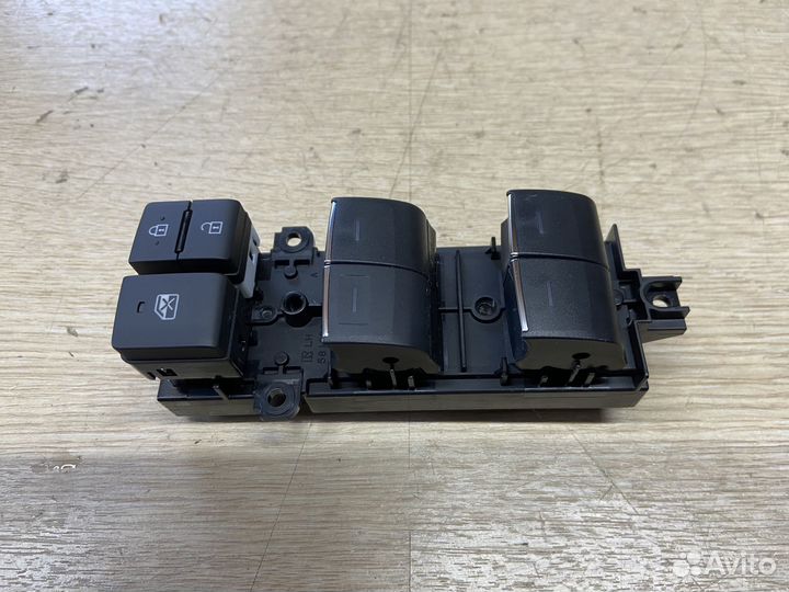 Блок управления стеклоподъемниками Toyota Camry 70