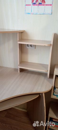 Компьютерный стол угловой с полками