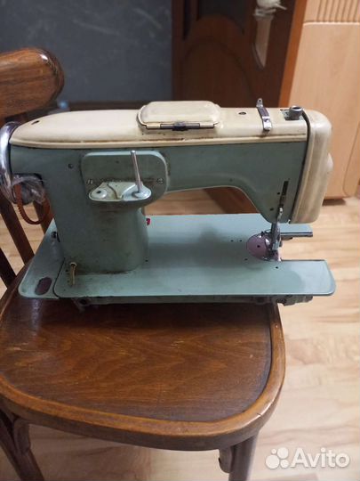 Швейная машина
