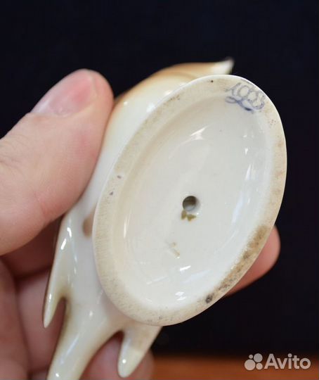 Фарфоровая статуэтка- птичка. лфз (высота 6 см)