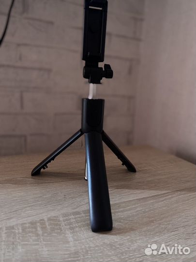 Монопод трипод для телефона с Bluetooth пультом