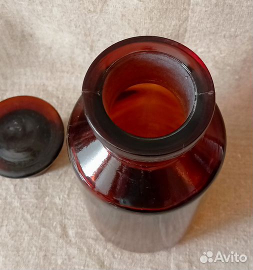 Бутыль банка с широким горлом притертой крышкой