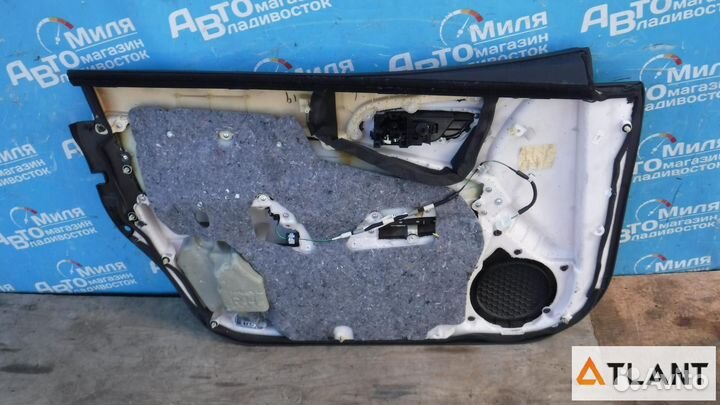 Обшивка дверей передний правый toyota crown