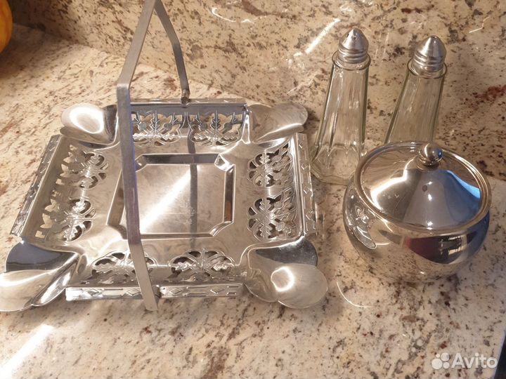 Набор посуды для сервировки