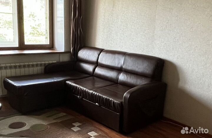 Кожаный диван бу