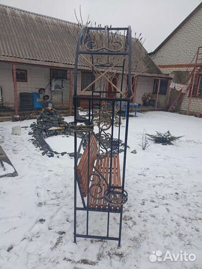 Садовая арка со скамейкой