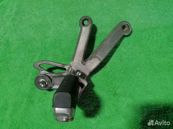 Подножка правая Suzuki GSF1200 Bandit 2001-2006