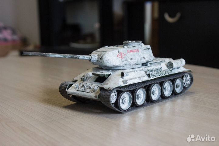 Танк Т-34-85 стендовая модель 1/35