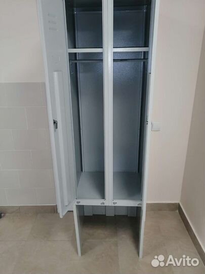 Шкафчик металлический