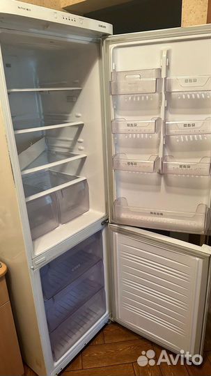 Холодильник Samsung большой 325 литров,RL36sbsw