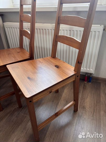 Кухонный стол и стулья