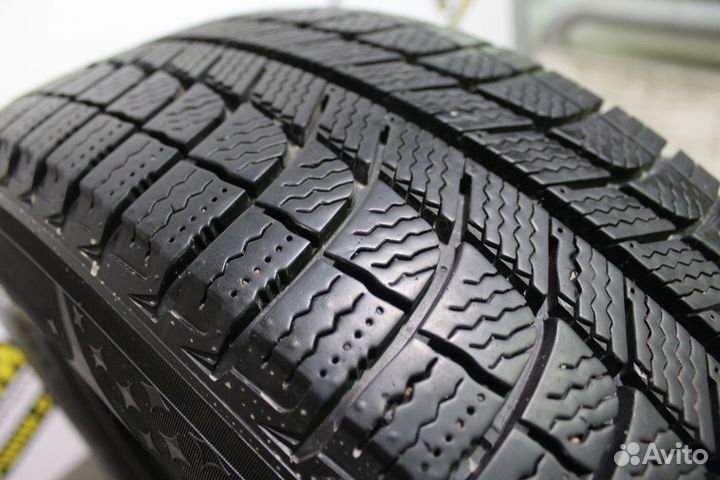 Michelin X-Ice XI3 215/65 R17 99T