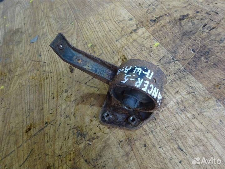 Опора двигателя Mitsubishi Lancer (C6) 1988-1992