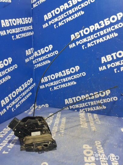 Задний левый замок двери Mazda 3 Bk седан Z6 2006