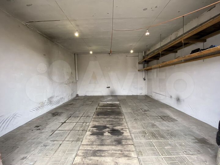 Гараж, > 30 м²