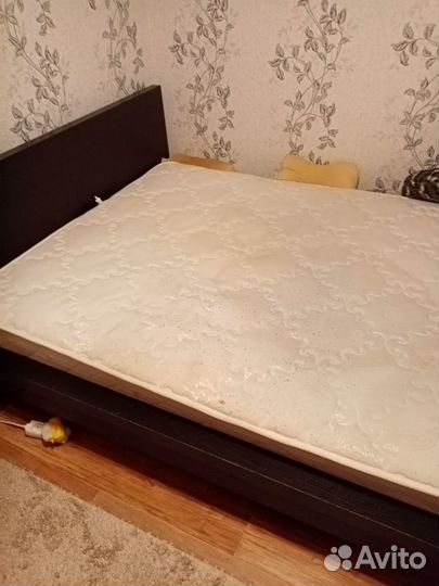 Кровать с матрасом 160х200