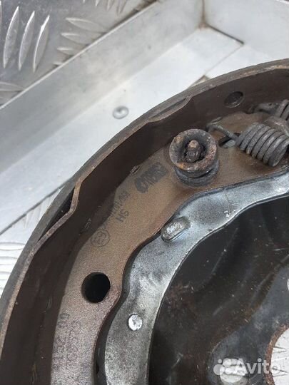 Механизм стояночного тормоза Renault Sandero