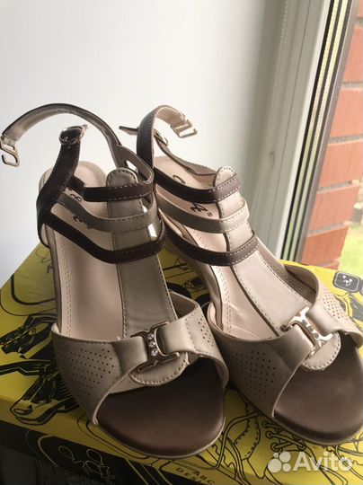 Босоножки женские 36 размер на танкетке, бу