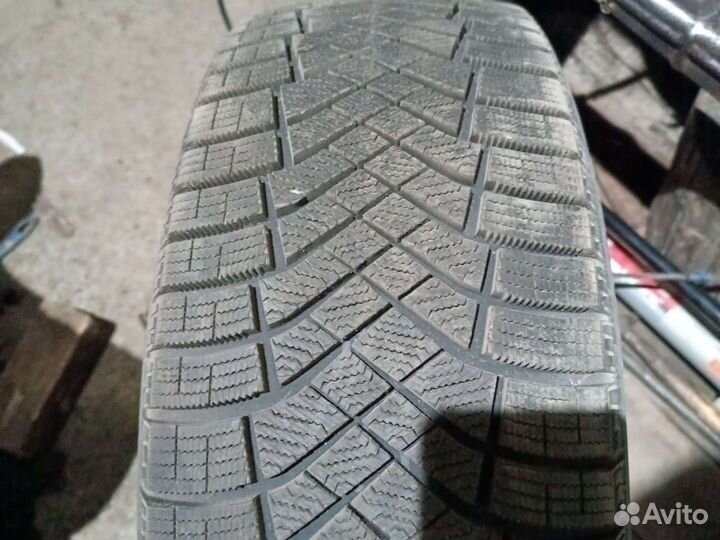 Pirelli Ice Zero FR 225/45 R19