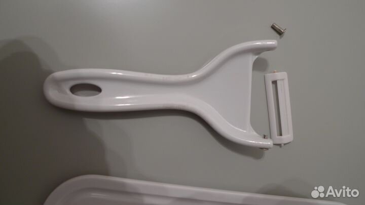 Нож керамический в наборе с разделочной доской