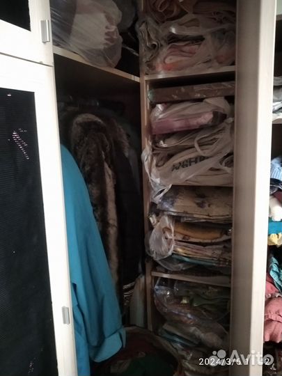 Продам 3 белых с черн. шкафа б. у. Один угловой