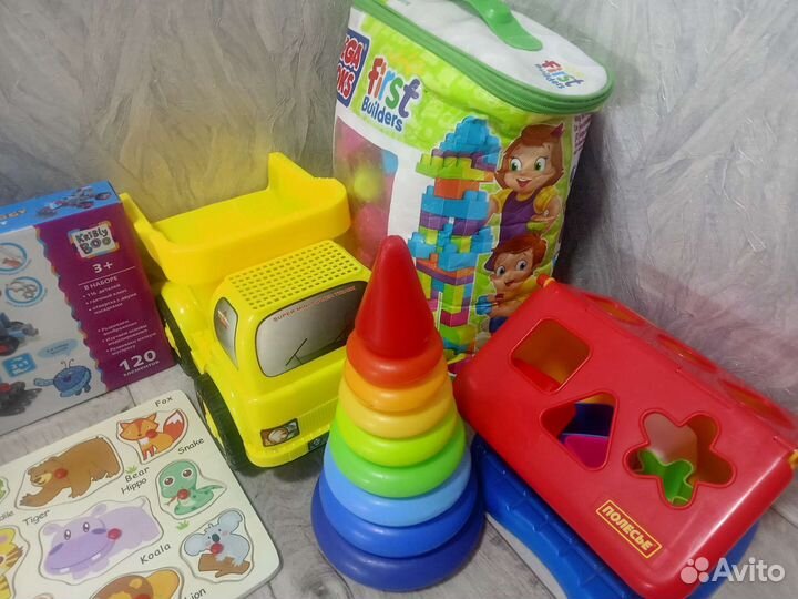 Игрушки пакетом и тарелочка для кормления