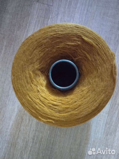 Пряжа на бобине горчичного цвета 2400/100