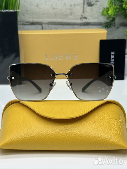 Солнцезащитные очки женские Loewe