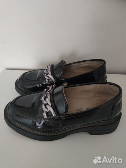 Продам туфли лоферы на девочку