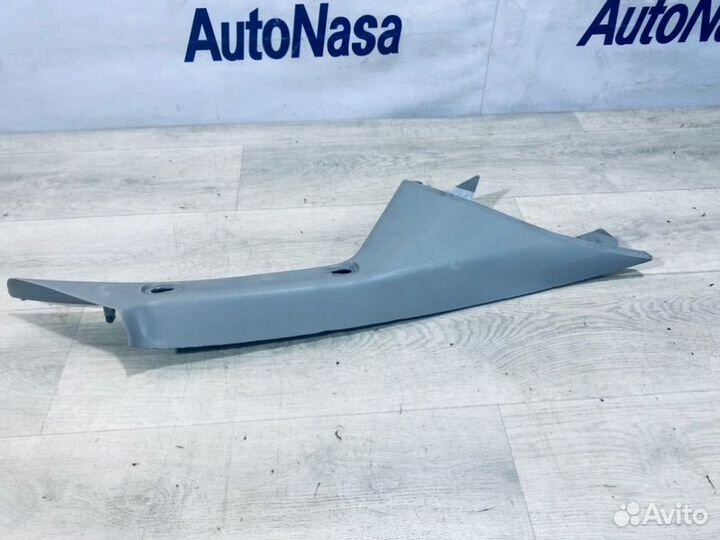 Обшивка стойки правая Nissan Armada SUV VK56DE