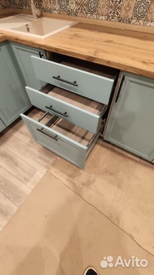 Кухня угловая бежевая