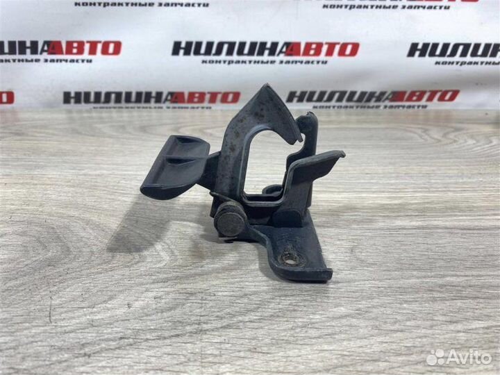 Замок капота (ответная часть) Mercedes W164