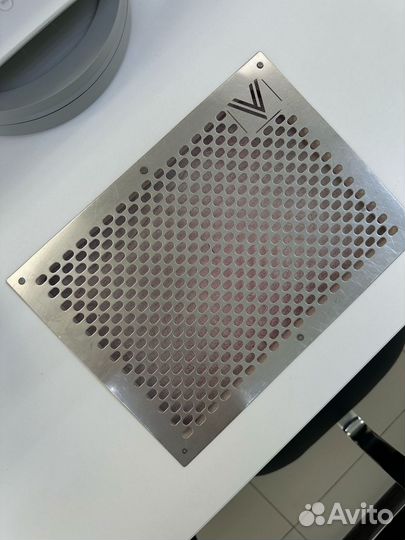 Стол для маникюра с вытяжкой в отличном состоянии