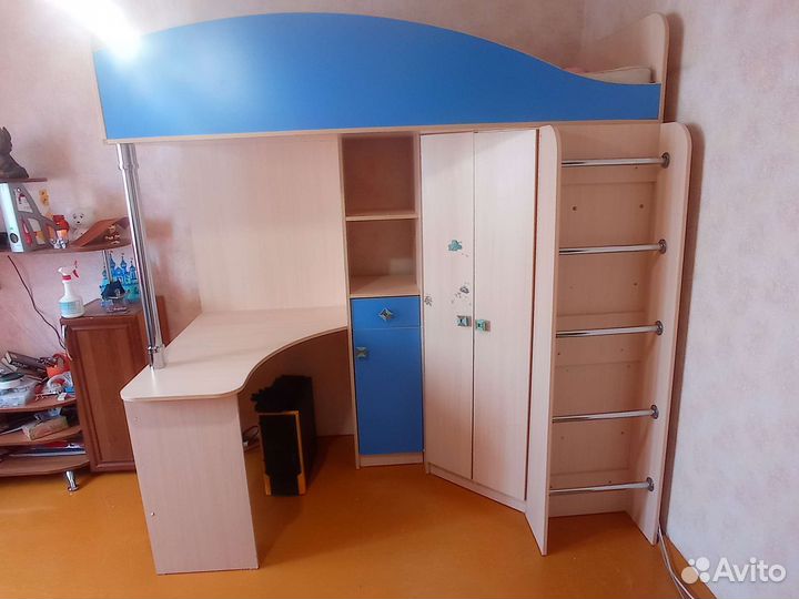 Уголок школьника с кроватью