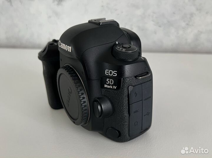 Зеркальный фотоаппарат canon 5D mark IV
