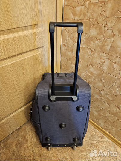 Сумка дорожная на колесах с выдвижной ручкой
