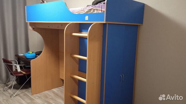 Детская кровать-чердак со шкафом