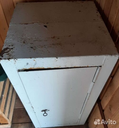 Сейф металлический