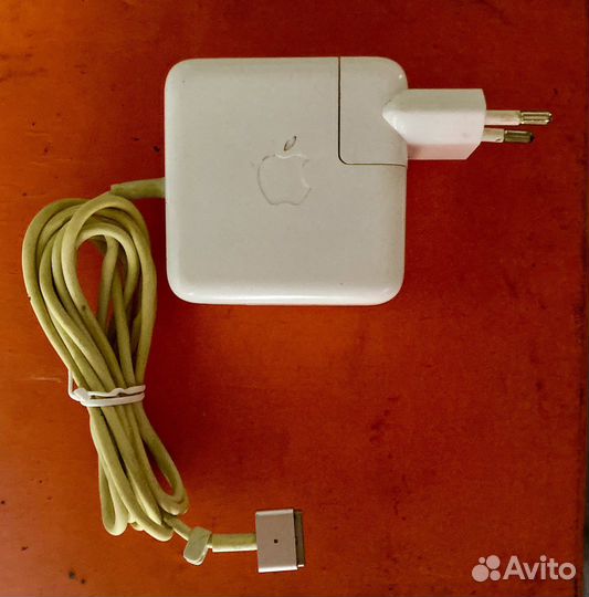 Два оригинальных блока питания Apple одним лотом