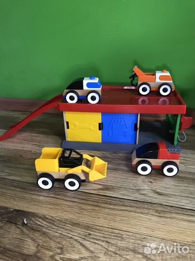 Гараж +машинки + эвакуатор