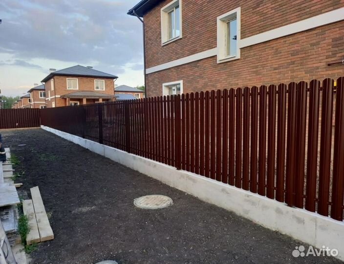 Забор из евроштакетника 65 метров