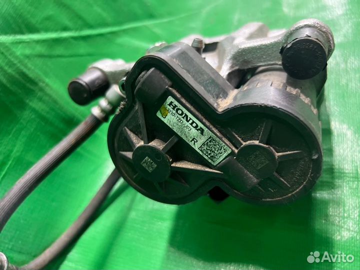 Тормозные колодки заднее правое Honda Fit GR4