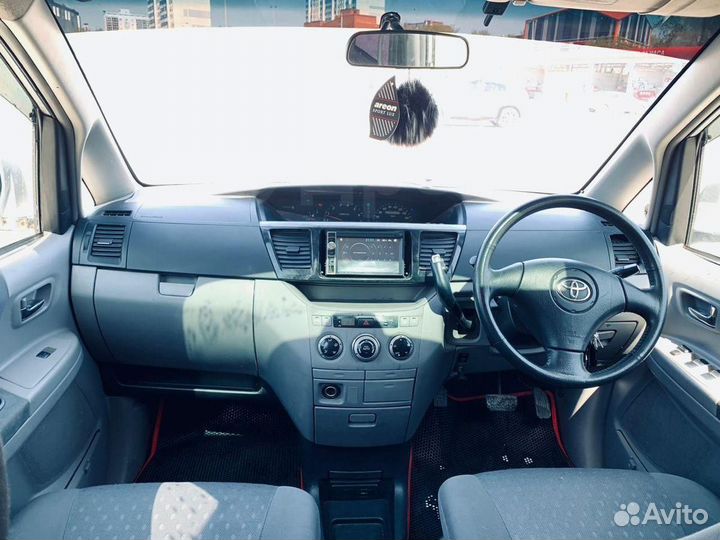 Toyota Voxy 2.0 AT, 2002, 205 000 км